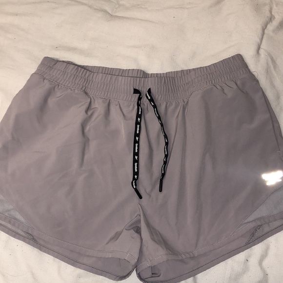 Size Large barely worn Reebok shorts - Picture 3 of 3